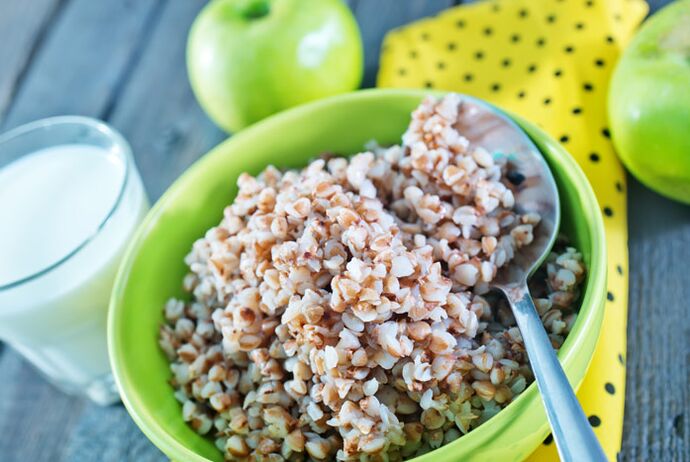 Buckwheat kefir eta sagarrak